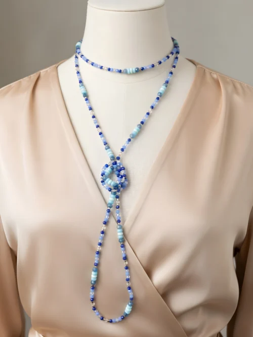 himmelblaues knoten perlenkette – handgefertigtes statement in aquamarin und kobaltblau