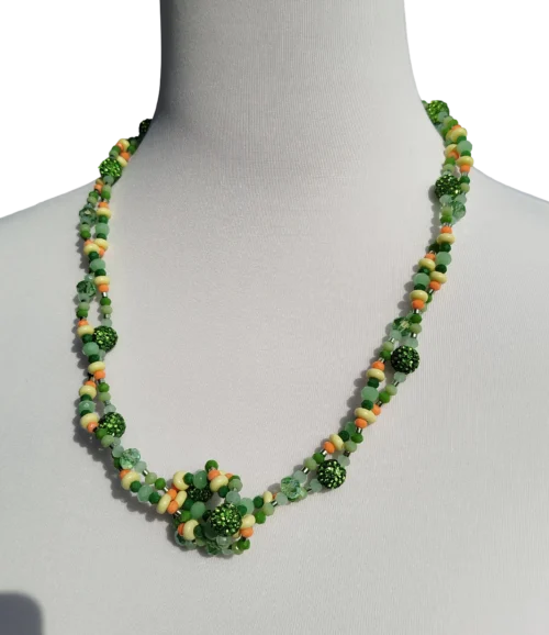 frühlingsfrische knoten perlenkette in smaragdgrün, mint und koralle