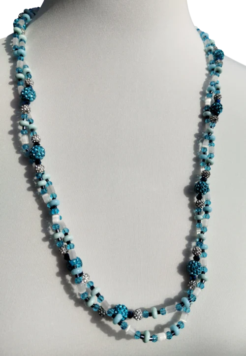 azurperlenkette – handgefertigtes statement in türkis und silber