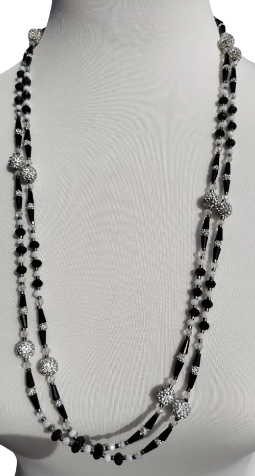 schwarz weiß perlenkette – handgefertigtes statement in onyx und kristall