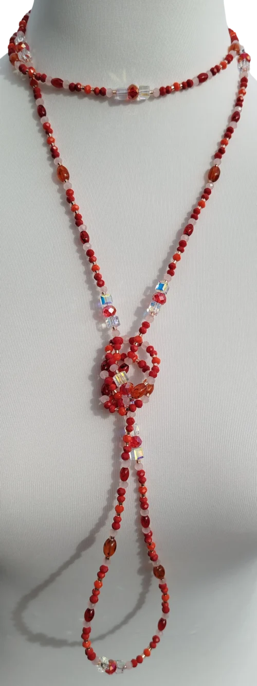 korallenfeuer perlenkette – handgefertigtes statement in rot und kristall